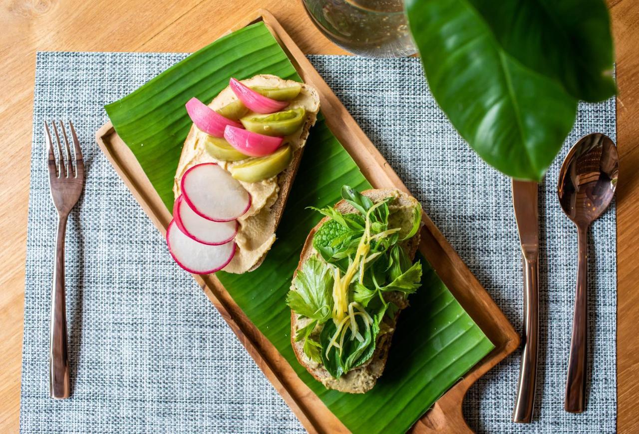 Pinkprivate Sanur - For Cool Adults Only Bed and Breakfast Exteriör bild