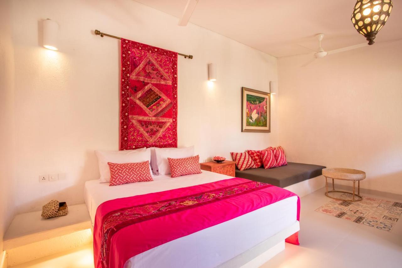 Pinkprivate Sanur - For Cool Adults Only Bed and Breakfast Exteriör bild