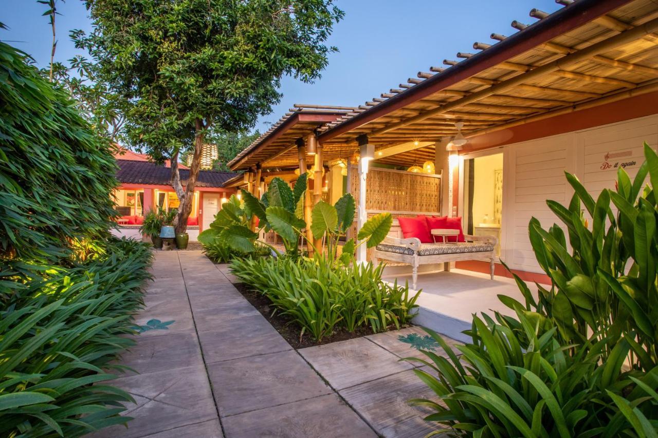 Pinkprivate Sanur - For Cool Adults Only Bed and Breakfast Exteriör bild